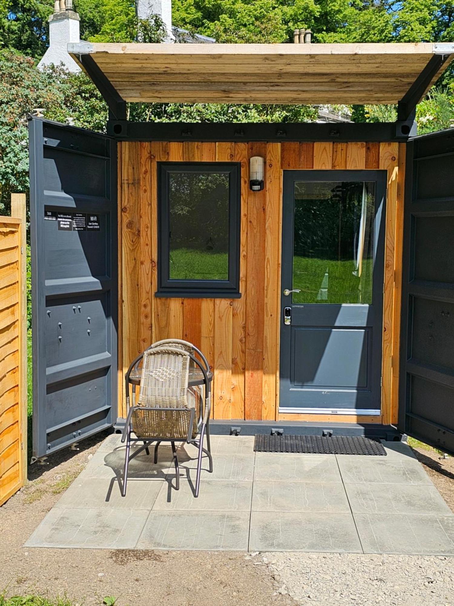 A Unique Experience In A Converted Shipping Containers, Glamness Is Adults Only Inverness Bilik gambar